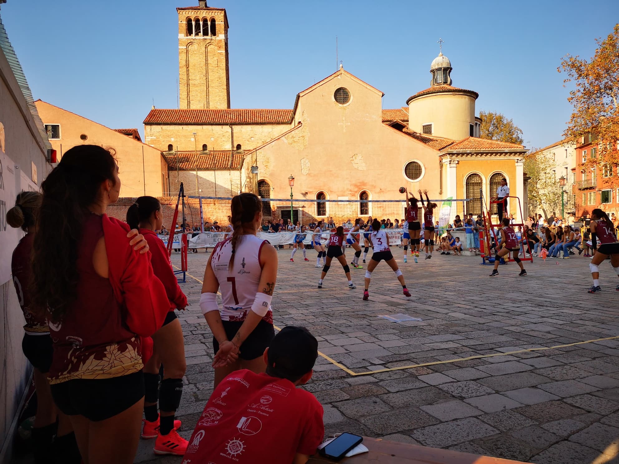 PALLAVOLO FEMMINILE IN CAMPO